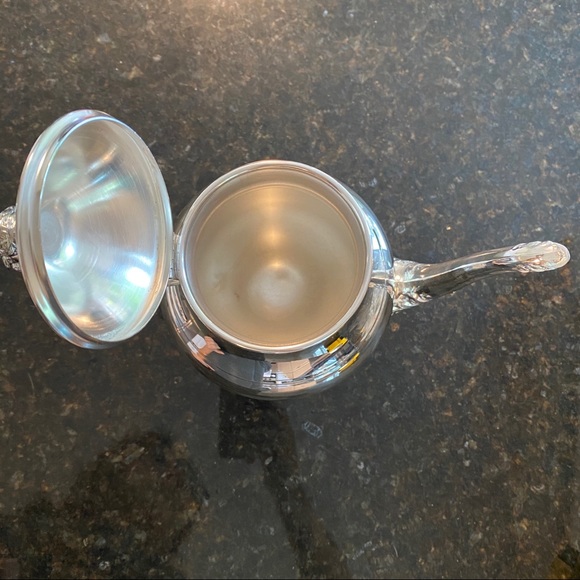 F B ROGERS SILVER TEA COFFEE POT - Picture 4 of 6